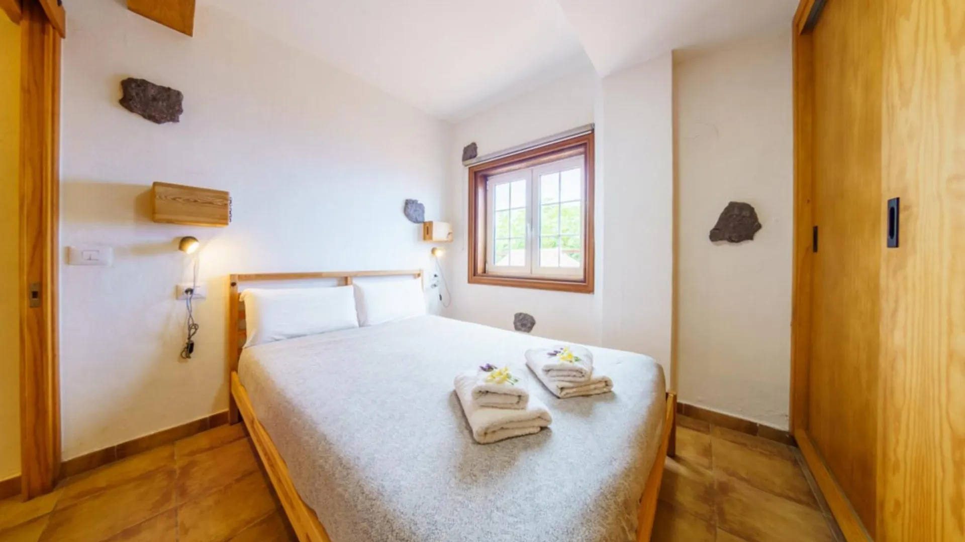 Casa Con Terraza Privada Para Una Ideal Estancia Familiar Лос-Реалехос